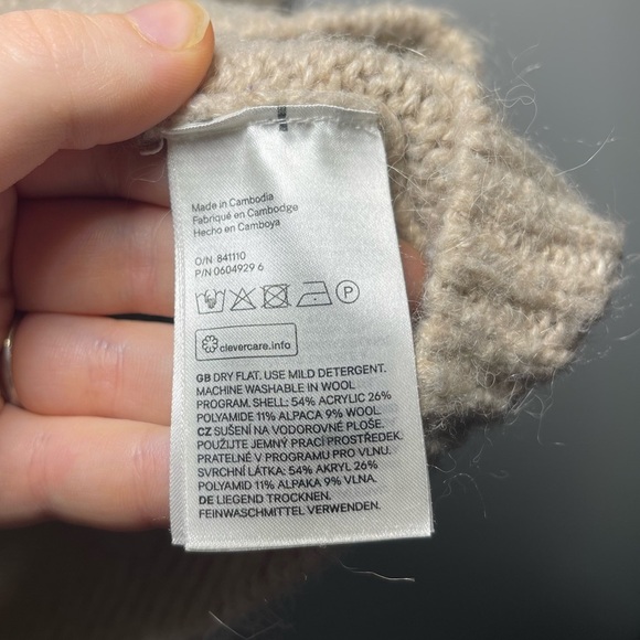 H&M Women’s Tan eyelet crew neck alpaca wool blend sweater in size S - Picture 6 of 7